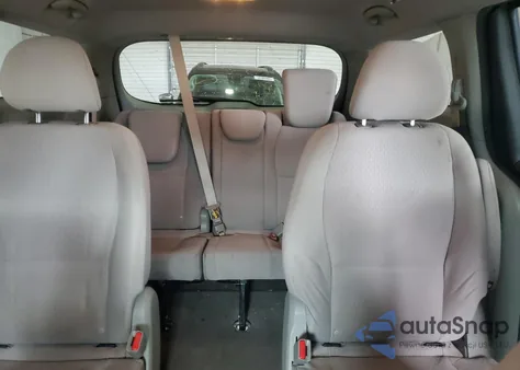 2016 Kia Sedona Lx z USA, uszkodzony, nr VIN KNDMB5C11G6127425